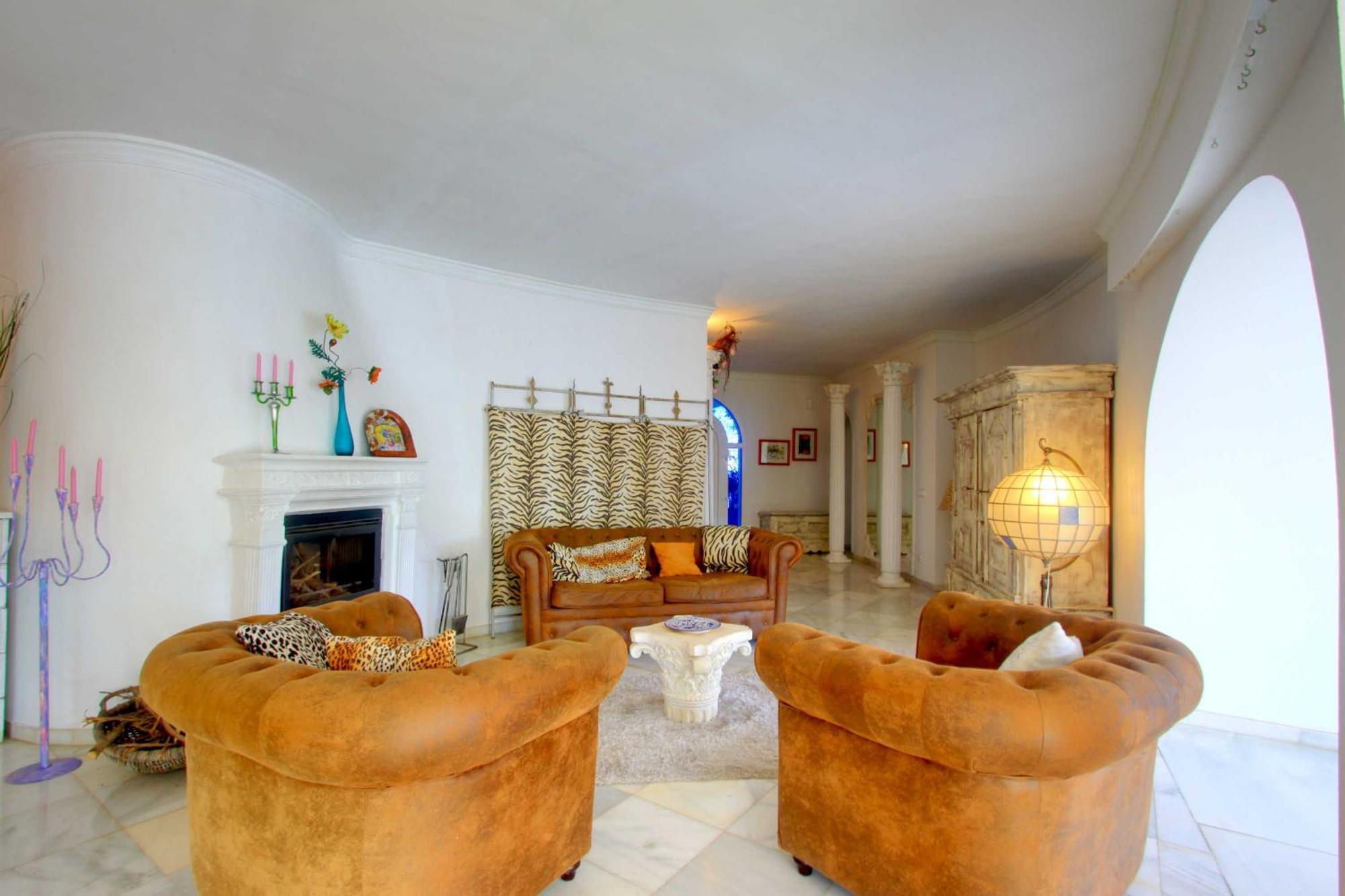 2042 Elegant With Garden Heated Pool