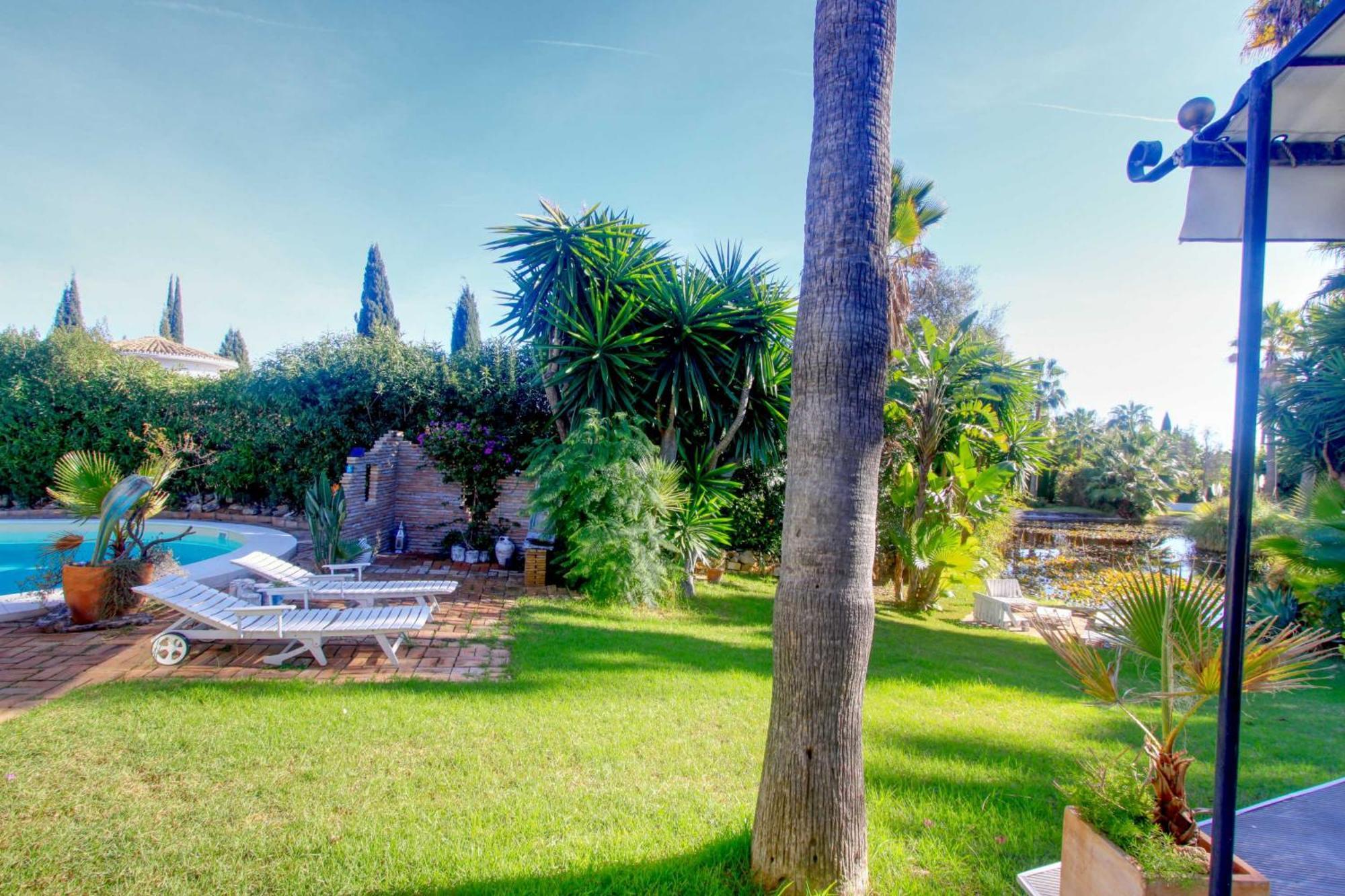 2042 Elegant With Garden Heated Pool Villa *