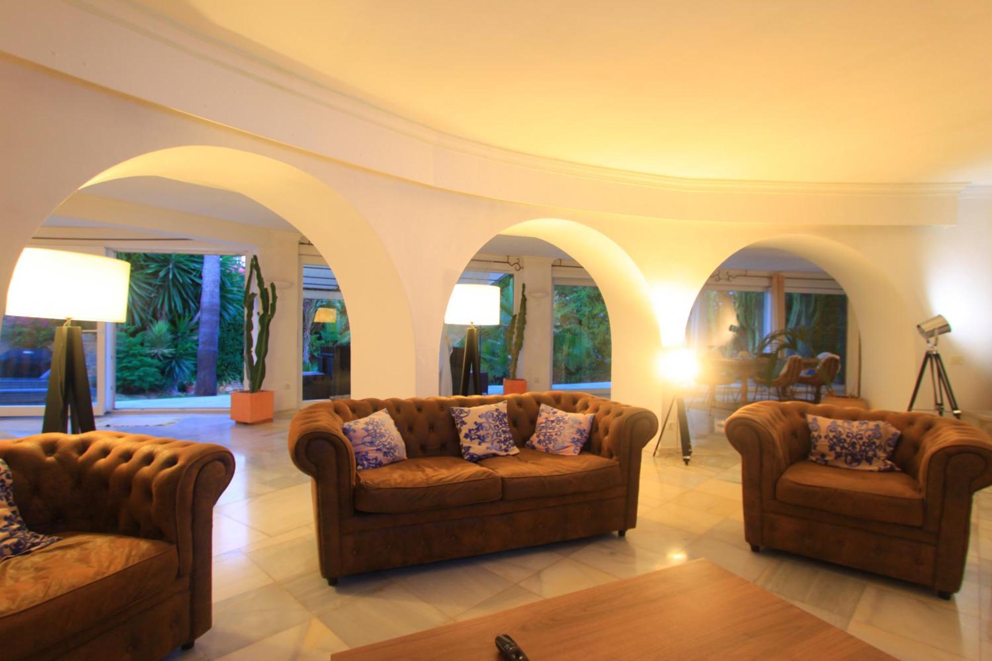 2042 Elegant With Garden Heated Pool Villa