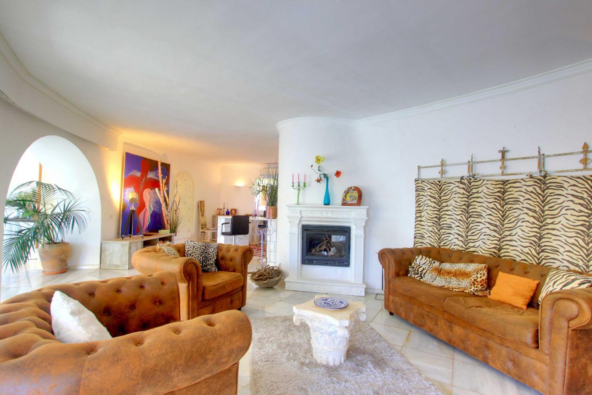 2042 Elegant With Garden Heated Pool Villa