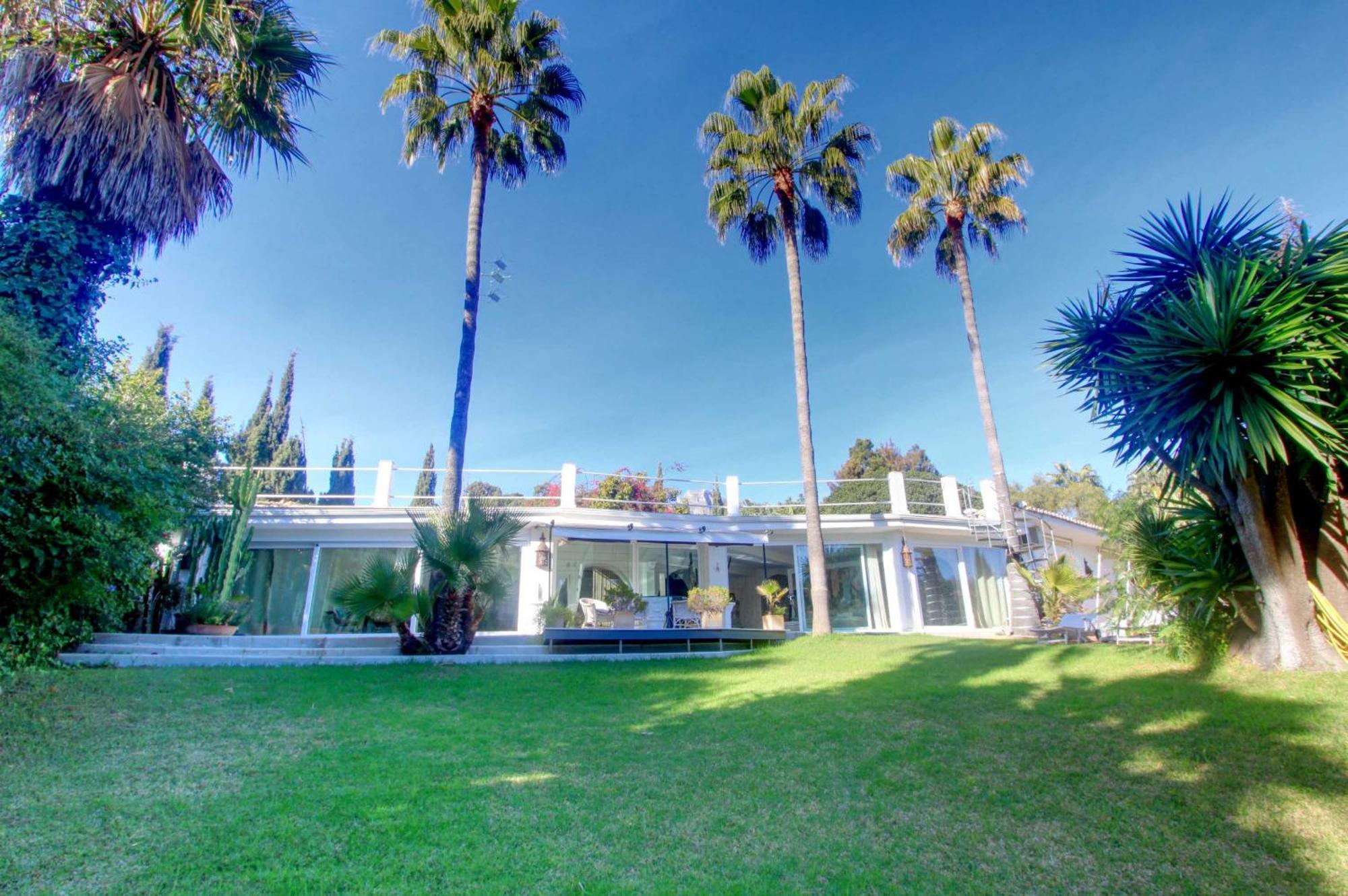 2042 Elegant With Garden Heated Pool Villa *